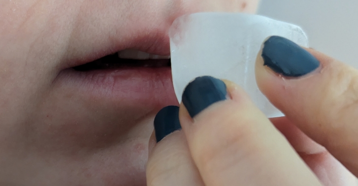 Lippenherpes behandeln: 8 Hausmittel gegen die Bläschen